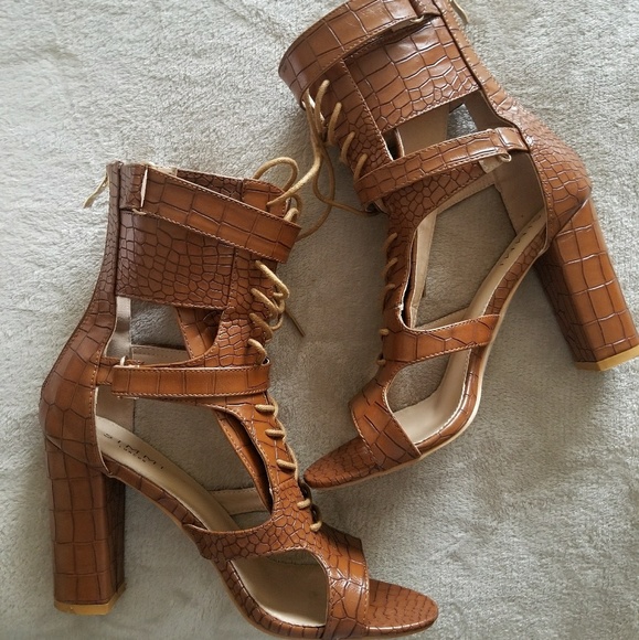 Women's Lace Up Boots 👢 - Picture 1 of 5